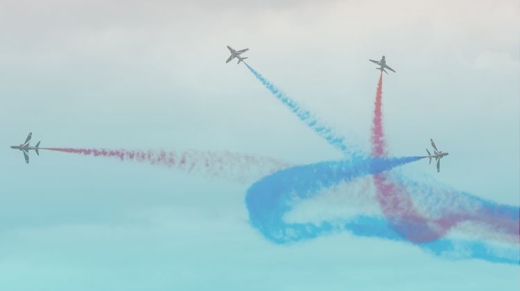 Jet fighters flying streaming 