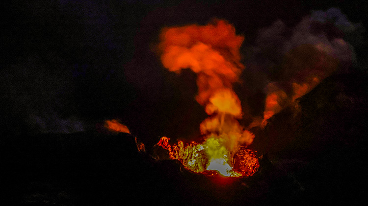 Pre- eruption 9 1 25 close up.jpg